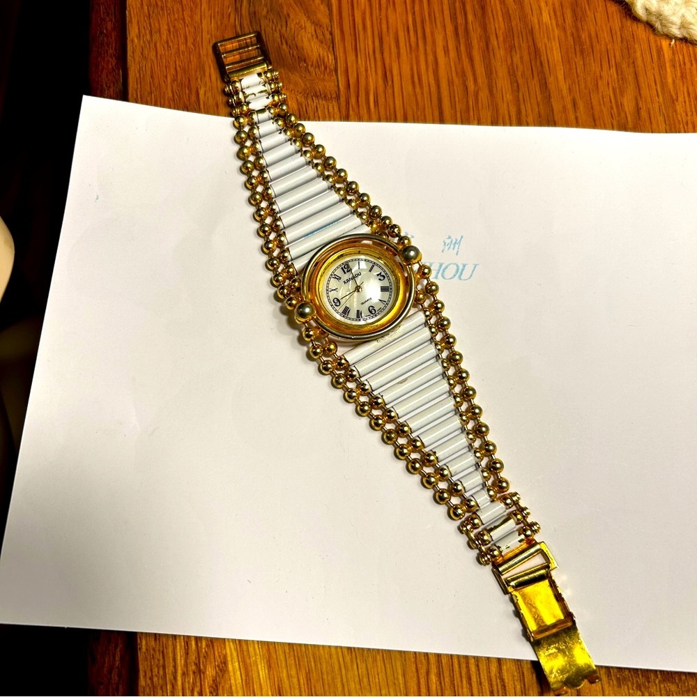 White bar watch